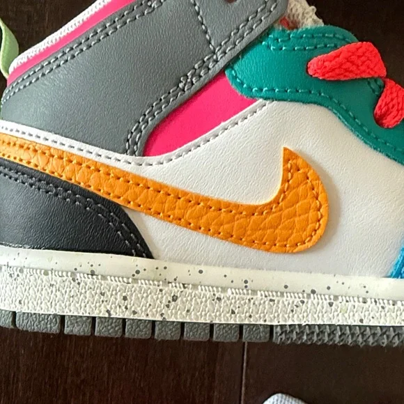 Rare Toddler Nike Jordan 1 Mid SE white taxi-dark shadow multi color sneakers - Picture 7 of 12